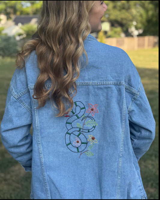 Pop Singer - Hand Stitch Embroidery Transfer Pattern
STITCHERS REVOLUTION®