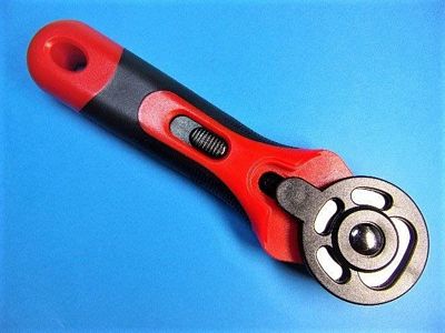 Rotary Cutter 45mm Soft Grip Straight Handle Red