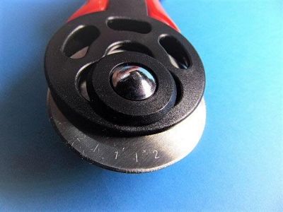 Rotary Cutter 45mm Soft Grip Straight Handle Red